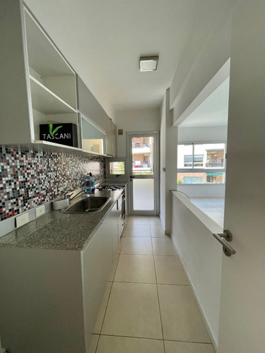 Imagen 2 de 14 de Condominios Del Bosque. Fincas De Iraola 2. Departamento 3 Ambientes Con Espacio Guardacoche