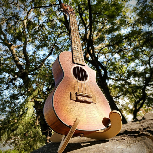 Imagen 4 de 8 de Ukelele Bamboo Concierto Blossom Sunburst C/funda Acolchada