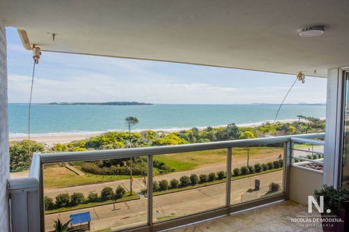 Apartamento Con Vista Plena Al Mar, Edificio De Categoría. Departamento De 3 Dormitorios. 