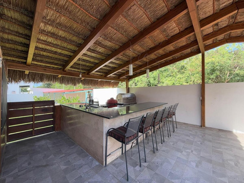 Casa De Lujo En Venta Con Amplio Terreno En Privada Blue Cedar, Kikteil.