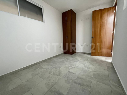 Venta De Casa, 3 Recamaras Con Closet, 3 Baños, Amplio Jardín Con Terraza
