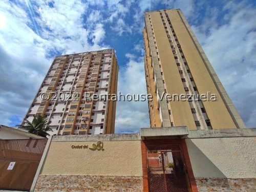 Se Alquila Apartamento Al Oeste De La Ciudad, Con Fácil Acceso A Comercios En General, El Mismo Consta De 3 Hab Con Closeth, Tanque De 1000 Lt, Vig 24/7, Gas Directo. Contactame Dennymar B4b4586