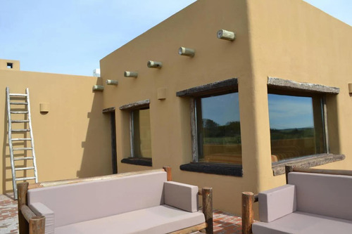 Casa En Venta - 3 Dormitorios 3 Baños - 270mts2 - San Pedro