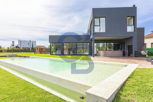 Imagen 6 de 30 de Casa Al Río En B° San Benito, Villanueva.