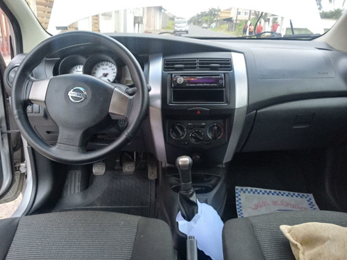 Nissan Livina 2013 1.6 Flex 5p