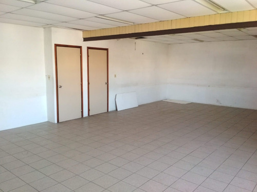 Sitio Ofrece En Venta Ex Colegio En Maldonado
