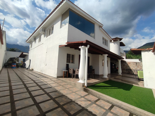 Se Vende Casa Avda Principal El Castaño 