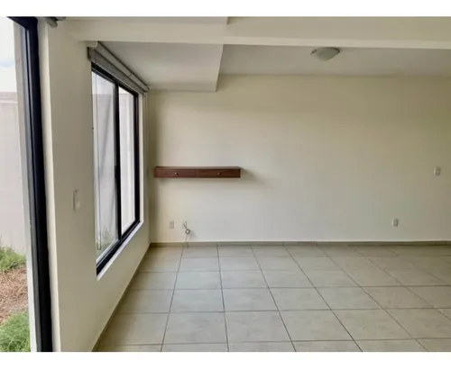Casa En Renta Con Cuarto De Servicio En Zibata K