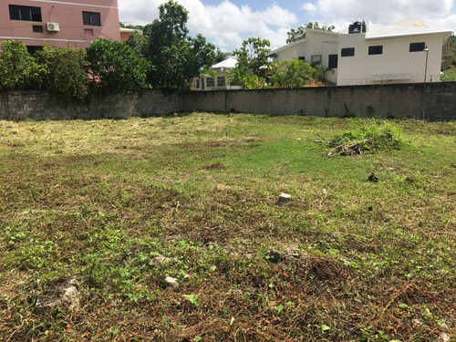 Terreno En Venta En Las Praderas De 1.058 M2. Residencial Cerrado