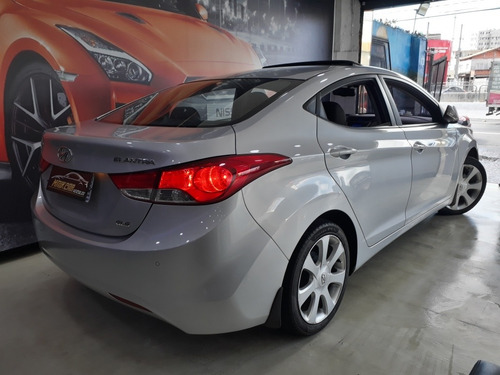 Imagem 4 de 10 de Hyundai Elantra 2013 1.8 16v Gls Aut. 4p