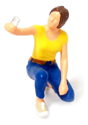 Resin 1/64 Painted Figures Diorama Yellow Orange Red