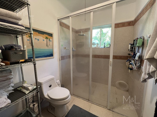 Casa En Venta En Cancún, Isla Dorada 3 Recámaras Con Muelle