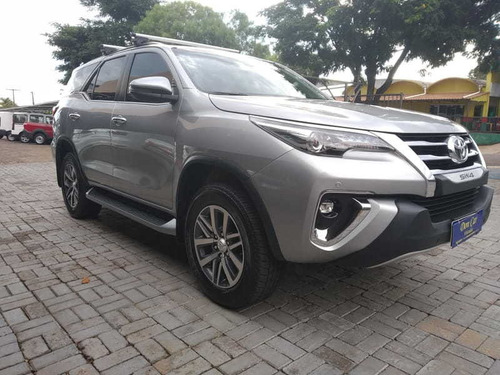 Imagem 2 de 15 de Toyota 2.8 Srx 4x4 7 Lugares 16v Turbo Intercooler Diesel 4p