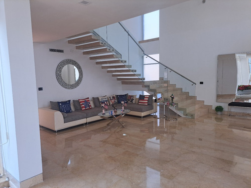 Venta Hermosa Villa, Conjunto Residencial Las Villas, Solarium, Muelle, Planta Electrica, Negociable