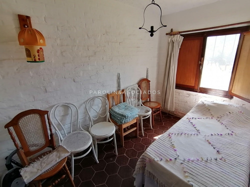 Casa De 5 Dormitorios En Pinares, Punta Del Este- Ref: 2705