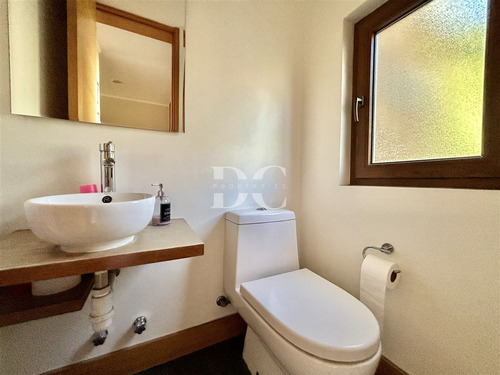 Casa En Venta De 5 Dorm. Piedra Roja Chicureo Colina