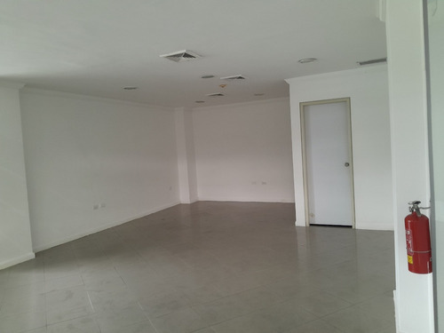 María Gabriela García De Inzitu Realtors Tienen El Placer De Ofrecer En Alquiler Un Local Comercial En El Prestigioso Centro Comercial Otama, Ubicado En La Urbanización El Viñedo, Valencia, Carabobo,