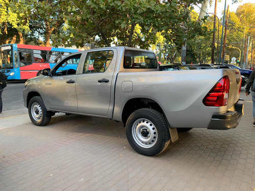 Imagen 3 de 13 de Toyota Hilux 2023 2.4 Cd Dx 150cv 4x2