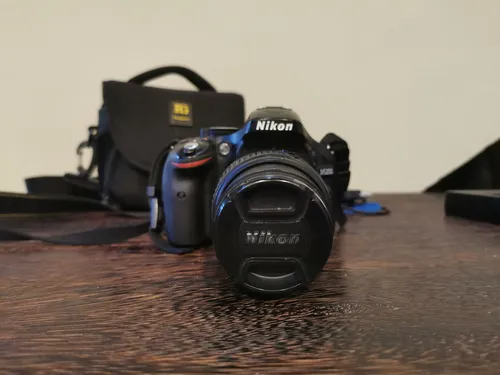 Cámara Nikon D5200 Con Estuche (Usado)