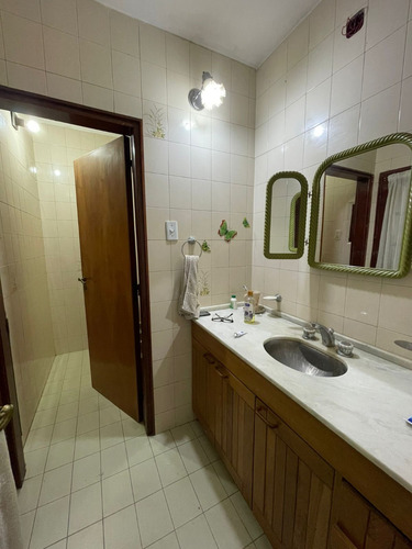 Oportunidad!!! Casa 4 Dorm, Cochera P/3 Vehiculos, C/pileta B° Ayacucho