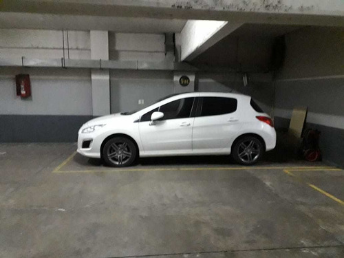 Ramos Mejia : Centro, Semipiso 5 Amb. Al Fte. C /cochera, Muy Bueno