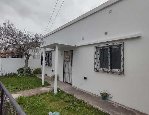 Venta Monte Grande Casa 2 Dormitorios Y Gran Parque! Escriturada!