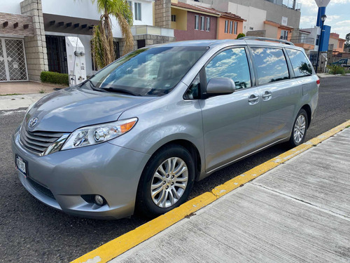 Toyota Sienna Xle At