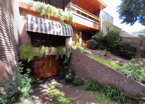 Imagen 2 de 23 de Chalet 7 Amb En 3 Plantas S/lote De 258m2. Impecable Estado.