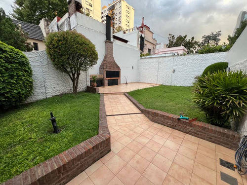 Venta Casa 5 Ambientes Jardin Y Cochera Playroom