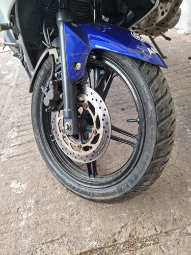 Imagen 12 de 15 de Yamaha R15