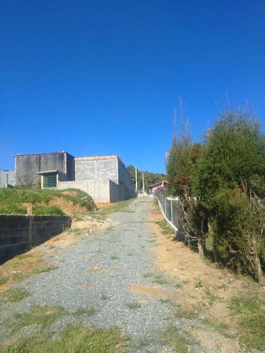 Imagem 2 de 7 de Terreno Na Beira Do Asfalto Em Ótima Localização
