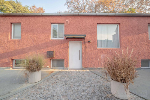 Muy Lindo Triplex Con Jardín En Punta Chica