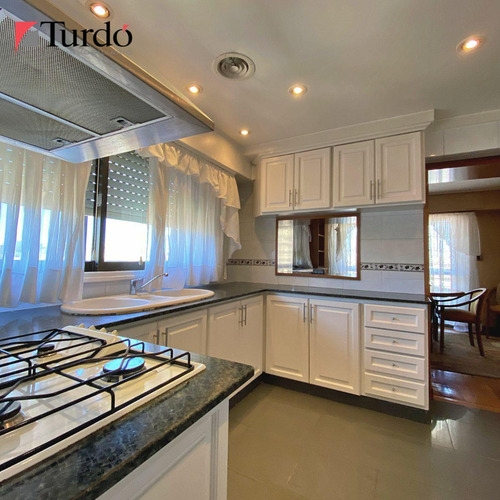 Piso En Venta De 4 Ambientes Con Dependencia En Zona Centro, Mar Del Plata.