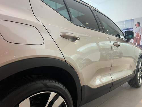 Imagen 7 de 21 de Xc40b5 Ultimate Dark