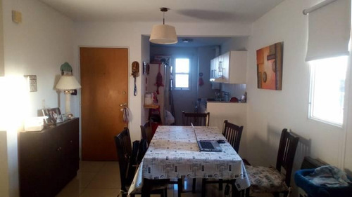 Imagen 2 de 14 de En Venta Semipiso 2 Habitaciones En República De La Sexta.