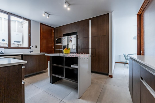 Casa En Venta De 5 Dorm. En Lo Barnechea