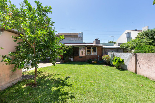 Casa 5 Amb Venta En Tesei Quincho Jardin Excelente