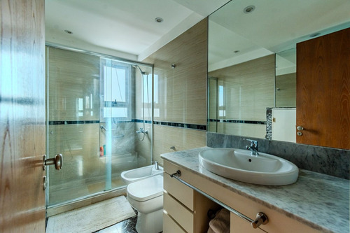 Venta Departamento En Av. Libertador. Bajo Precio