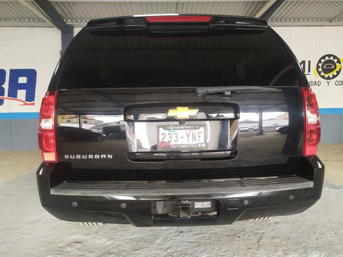 Imagen 3 de 13 de Chevrolet Suburban 5.3 Lt Piel Plus 4x4 Mt 2013