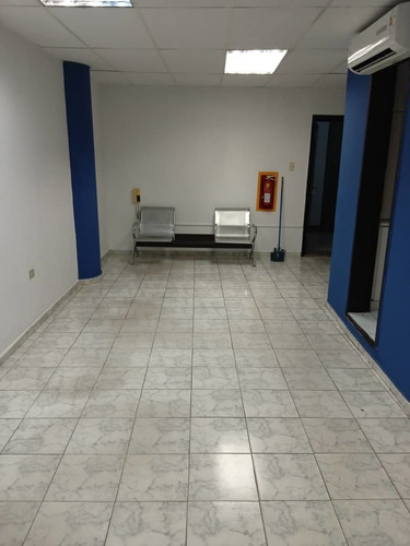 Imagen 2 de 6 de Oficina En Alquiler Las Delicias 0412-8887550