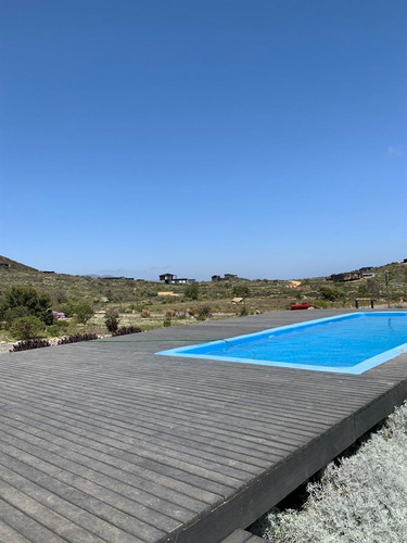 Casa Amoblada En Venta De 4 Dorm. En Los Molles