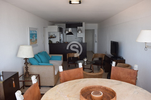 Apartamento En Peninsula, 2 Dormitorios *- Ref: 4942