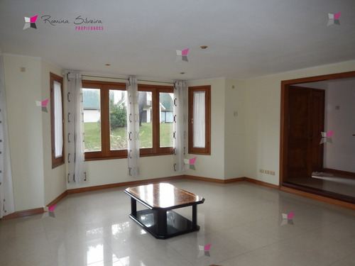 Casa En Venta En La Zona De Lugano- Ref: 9724