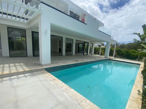 Vendo Espectacular Villa En Punta Cana De 4 Habitaciones