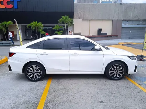 Toyota Yaris G 2024