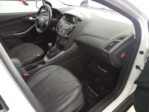 Imagen 11 de 25 de Ford Focus Se Mt