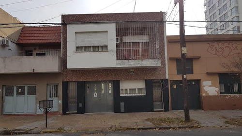 Casa En Venta - 5 Dormitorios 3 Baños - Cochera - 161,25mts2 - La Plata