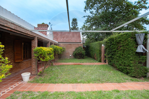 Casa En Venta La Plata