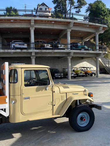 Imagen 2 de 12 de Toyota Land Cruiser Fj45 Lx