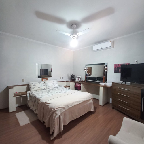 Excelente Casa, Com Grande Área De Lazer
